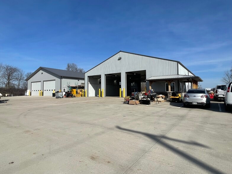 1521 Industrial Ave, Jefferson, WI for sale - Primary Photo - Image 1 of 19