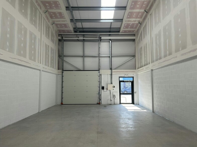 Huyton Trade Park, Liverpool à louer - Photo du bâtiment - Image 3 de 37