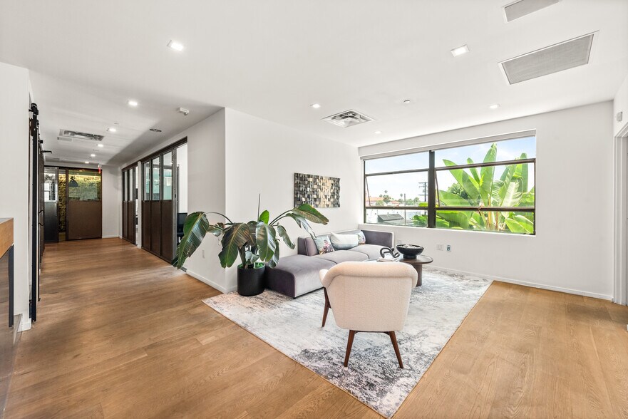 8820 Wilshire Blvd, Beverly Hills, CA à louer - Photo intérieure - Image 2 de 7