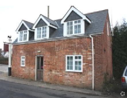 30 New St, Ringwood for sale - Primary Photo - Image 1 of 7