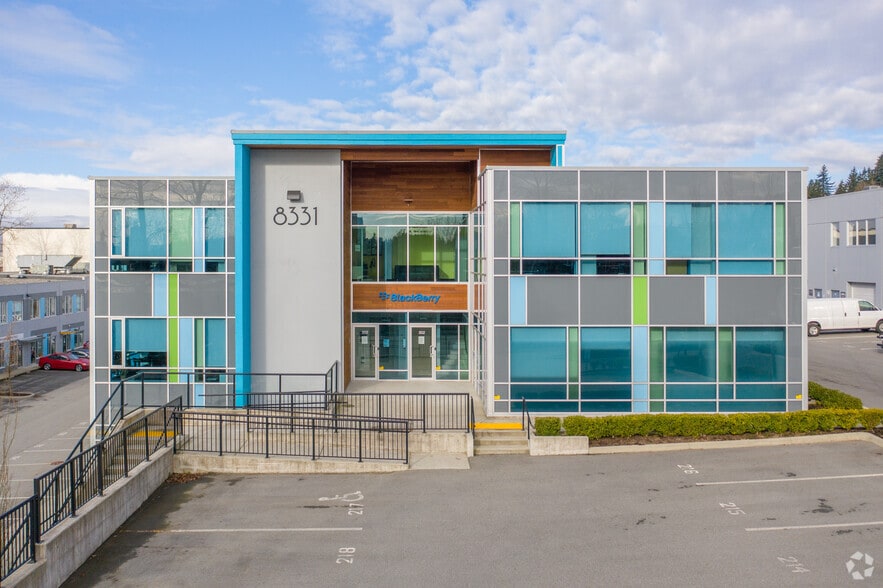 8331 Eastlake Dr, Burnaby, BC à louer - Photo du bâtiment - Image 3 de 11