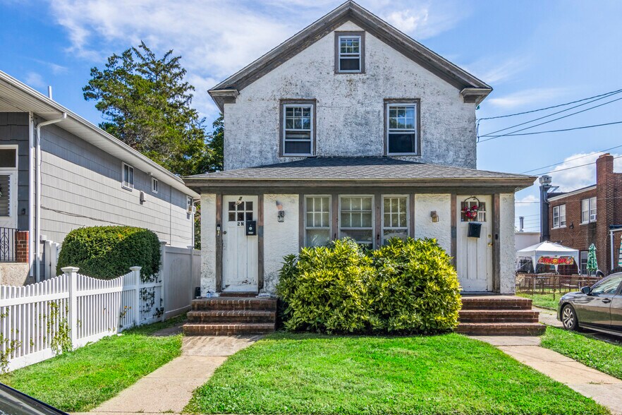 2 Carleton Pl, North Baldwin, NY à vendre - Photo principale - Image 1 de 9