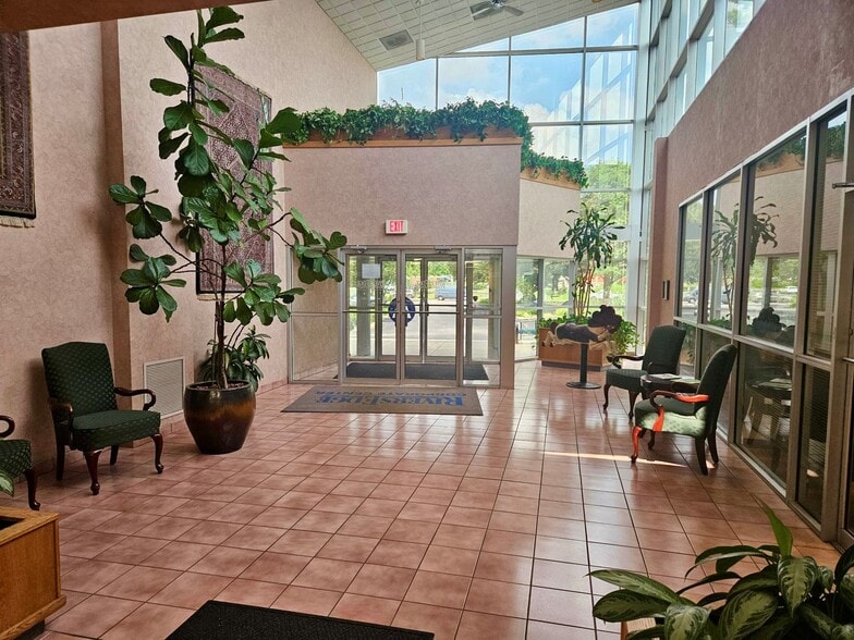 1335 Dublin Rd, Columbus, OH for lease - Building Photo - Image 3 of 7