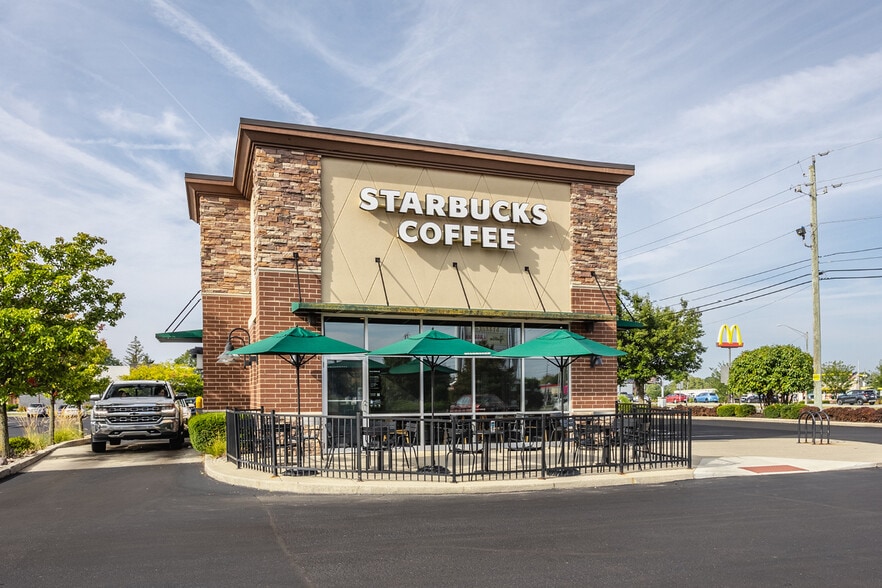 Avalon Crossing Shopping Center portfolio of 3 properties for sale on LoopNet.ca - Building Photo - Image 2 of 9