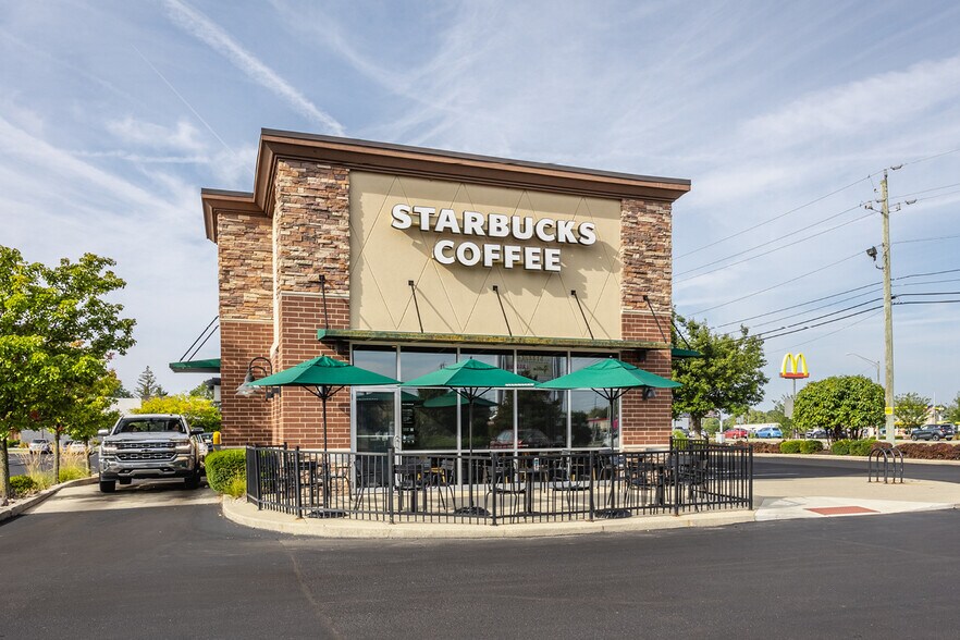 Avalon Crossing Shopping Center portefeuille de 3 propriétés à vendre sur LoopNet.ca - Photo du bâtiment - Image 2 de 9