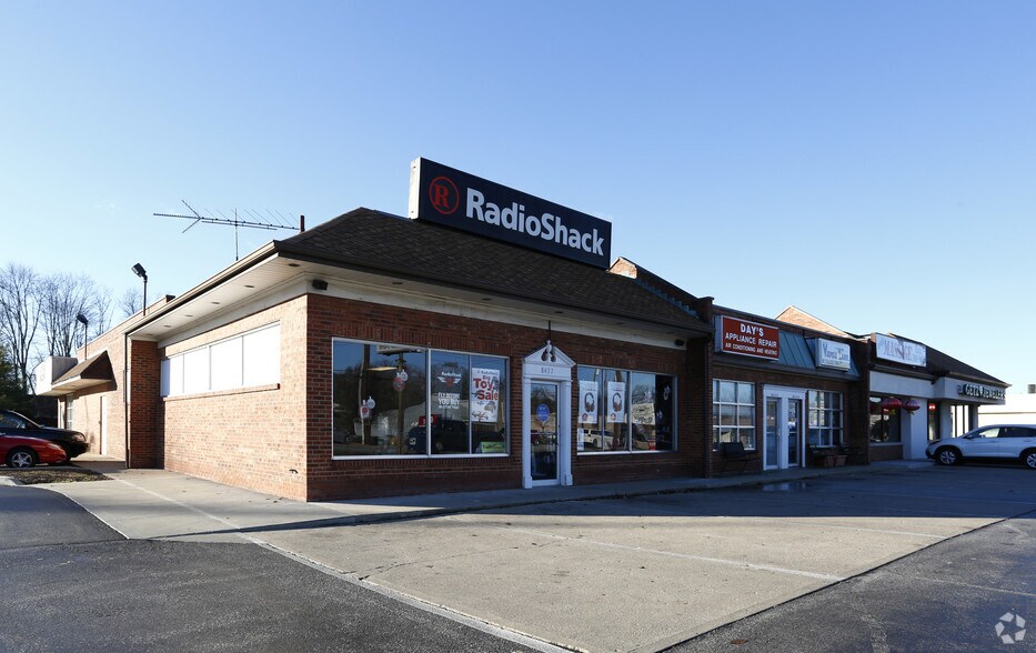 8423-8449 Beechmont Ave, Cincinnati, OH à louer - Photo du bâtiment - Image 2 de 8