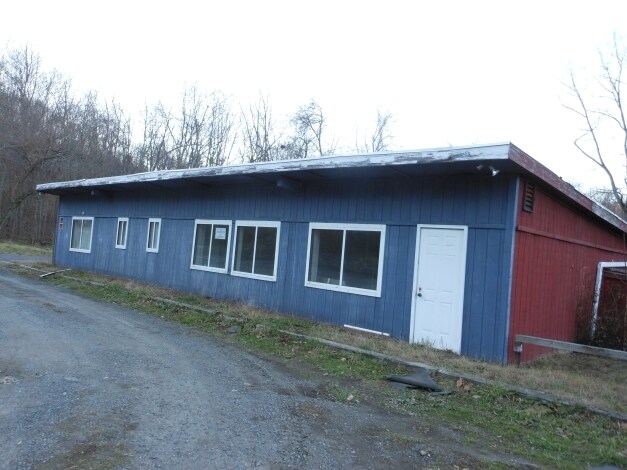 41 E Pembroke Rd, Danbury, CT à vendre - Photo principale - Image 2 de 2