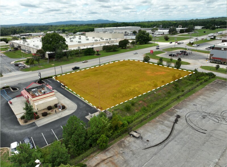 403 Buncombe rd, Greer, SC à louer - Photo principale - Image 2 de 4