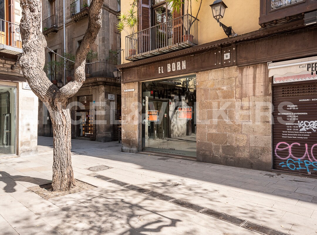 Retail in Barcelona, Barcelona for lease Primary Photo- Image 1 of 7