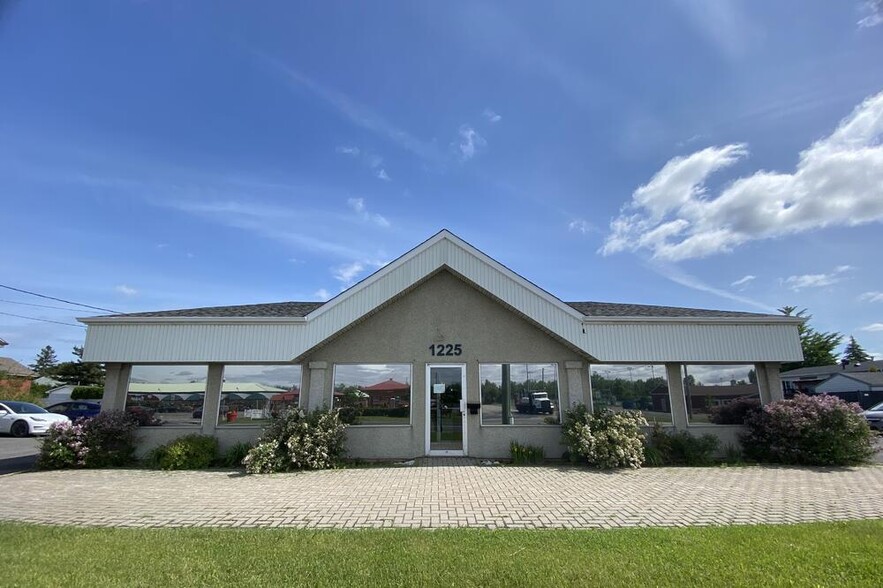 1225 Ch De Saint-Jean, La Prairie, QC à louer - Photo principale - Image 1 de 12