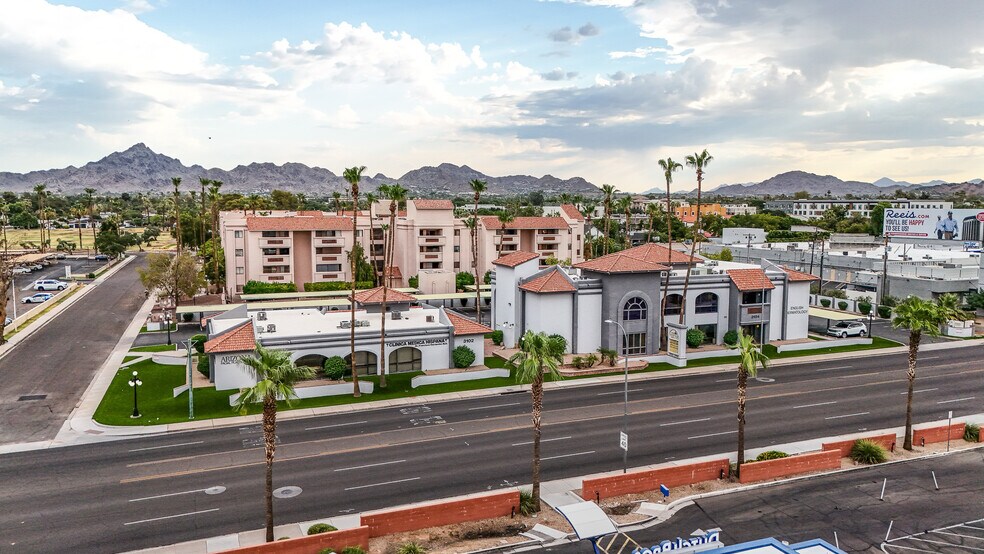 3102-3104 E Indian School Rd, Phoenix, AZ à louer - Photo du bâtiment - Image 3 de 18