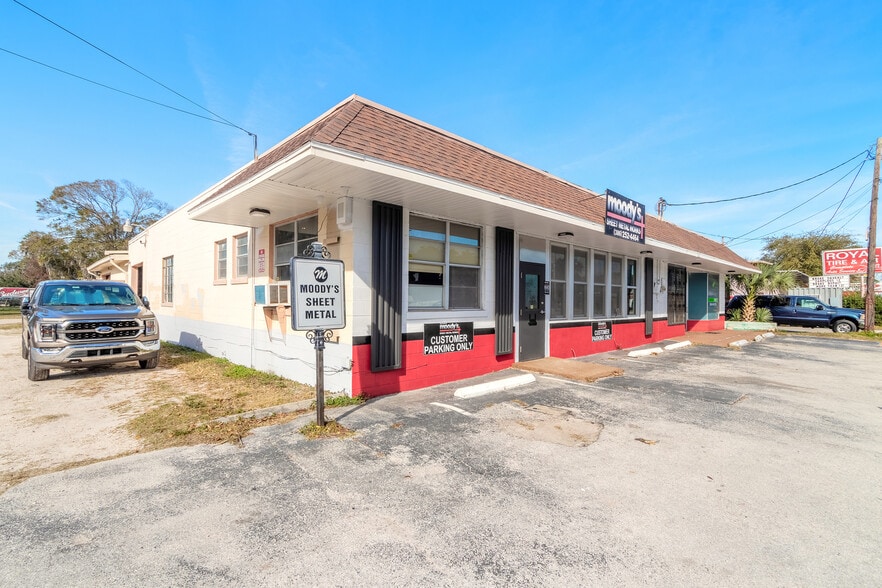 Mason Ave Center portfolio of 3 properties for sale on LoopNet.ca - Building Photo - Image 2 of 31