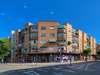 Plus de détails pour Multi-résidentiel à vendre