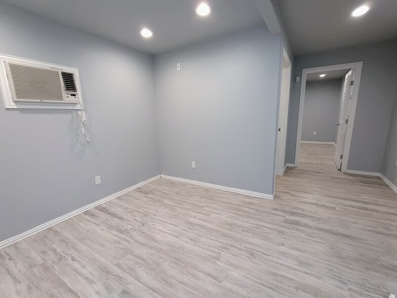 312 S Hampton Rd, Crowley, TX for sale - Building Photo - Image 2 of 11