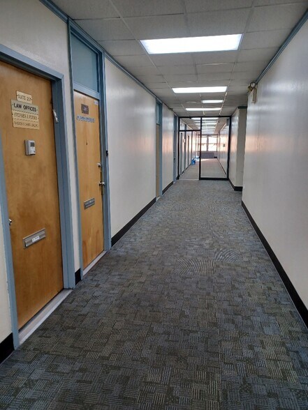 11655 Queens Blvd, Forest Hills, NY à louer - Photo intérieure - Image 2 de 23