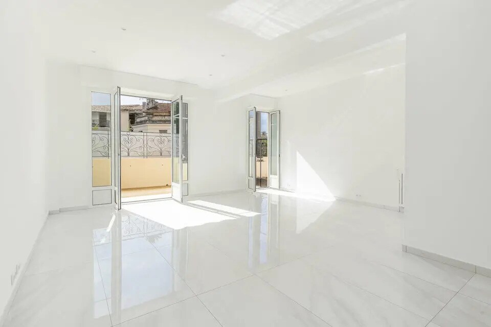 Office in Nice for lease Interior Photo- Image 1 of 6