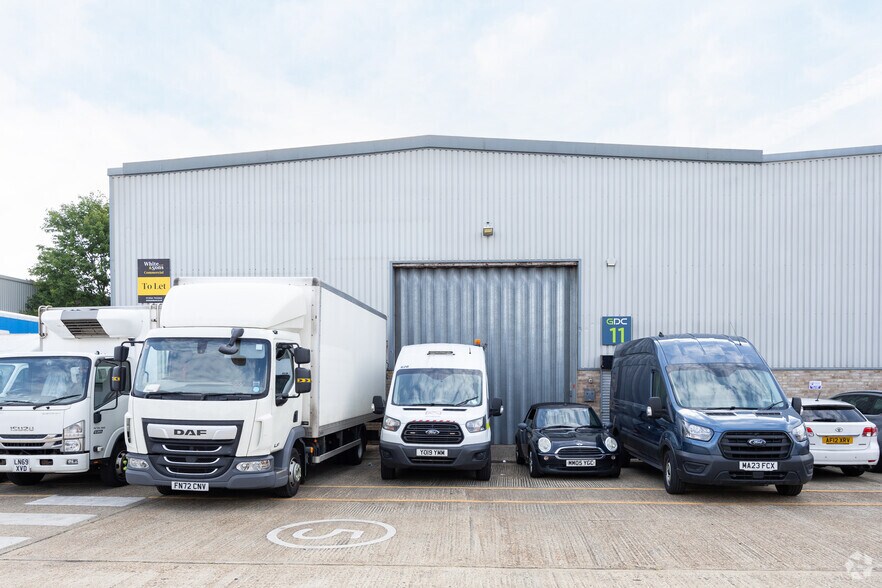 Whittle Way, Crawley à louer - Photo du bâtiment - Image 3 de 3