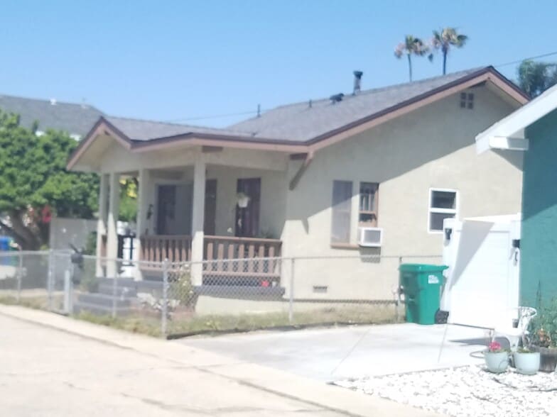 1345 Termino Ave, Long Beach, CA à vendre - Photo du bâtiment - Image 3 de 10
