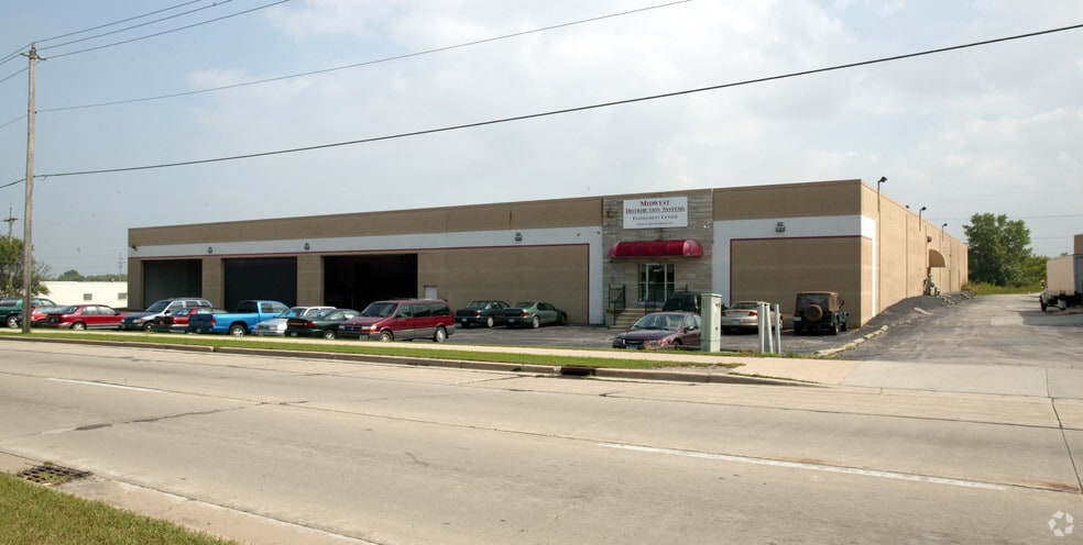 6555 W Mill Rd, Milwaukee, WI for sale - Primary Photo - Image 1 of 1