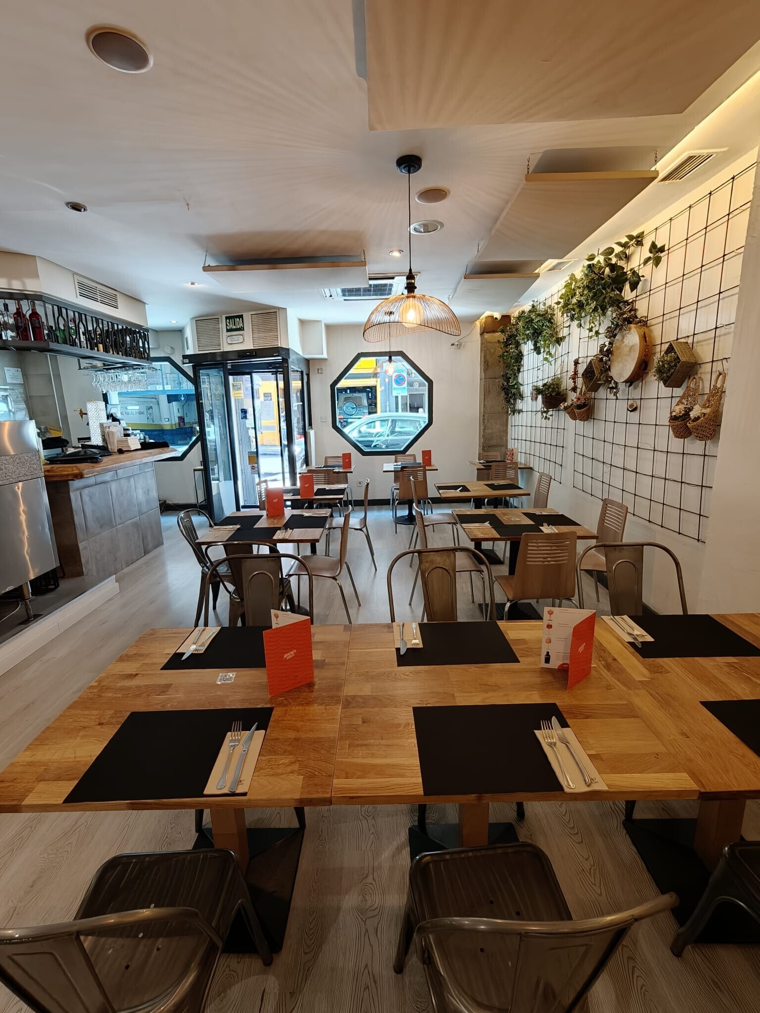 Retail in Madrid, Madrid for lease Interior Photo- Image 1 of 6