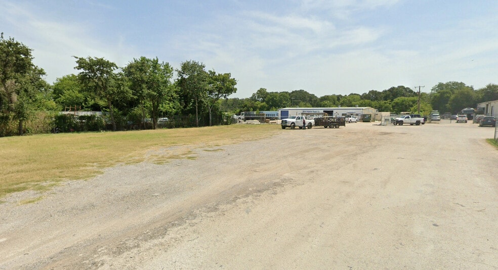 6915 Russell Curry Rd, Arlington, TX for lease - Building Photo - Image 3 of 4