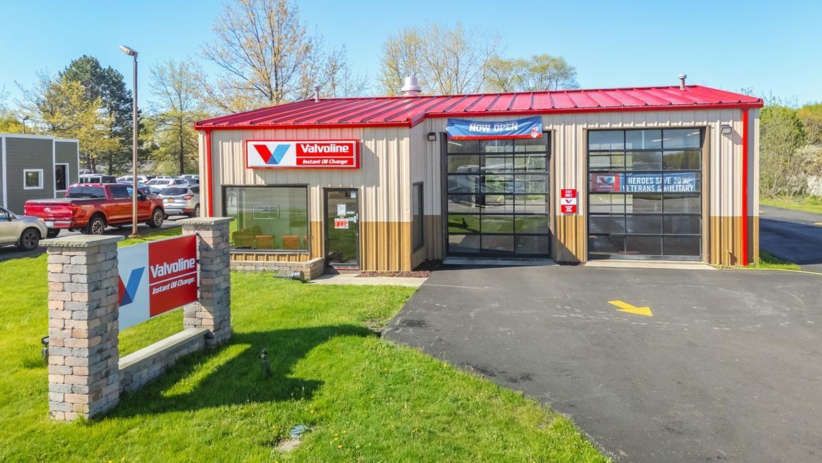 5556 Camp Rd, Hamburg, NY à vendre Photo du bâtiment- Image 1 de 4