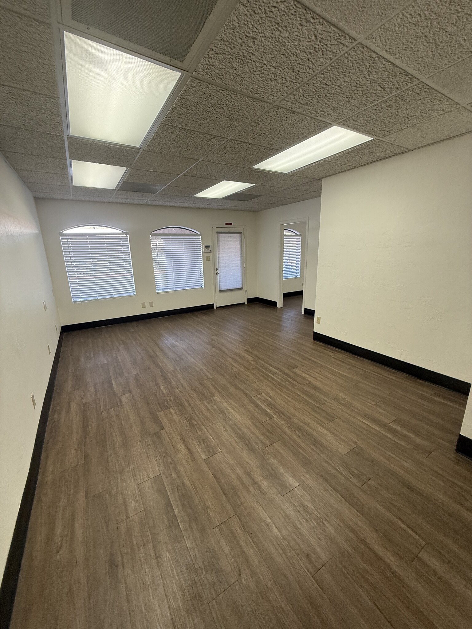 1631 E Guadalupe Rd, Tempe, AZ for lease Interior Photo- Image 1 of 7