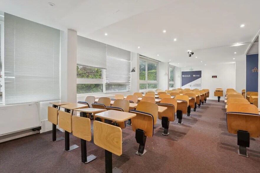 171 Bis Avenue Charles De Gaulle, Neuilly-sur-Seine à louer - Photo du bâtiment - Image 1 de 12