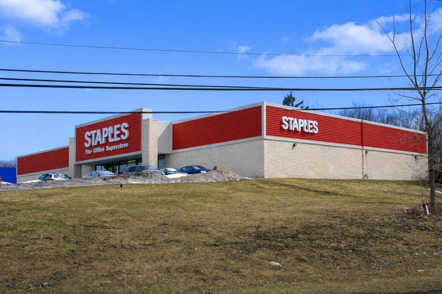 2 Plaza Dr, Auburn, NY for lease - Building Photo - Image 2 of 5