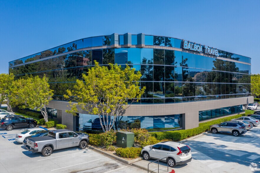 5414 Oberlin Dr, San Diego, CA à louer - Photo du bâtiment - Image 2 de 7