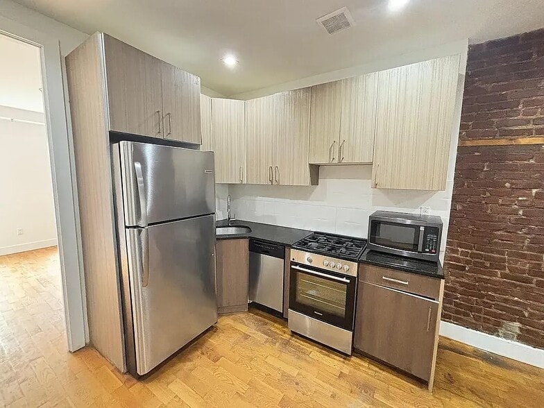 71-06 Fresh Pond Rd, Ridgewood, NY for sale - Building Photo - Image 3 of 5