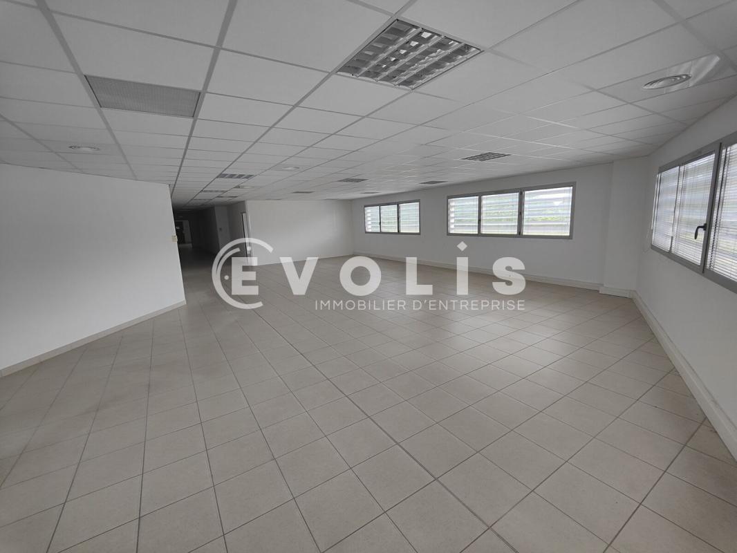 Office in Grigny for lease Interior Photo- Image 1 of 13