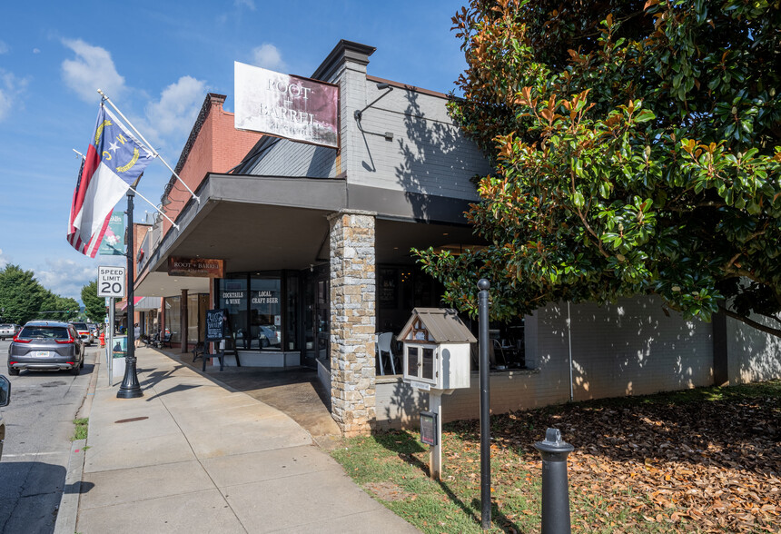 77 E Main St, Franklin, NC for sale - Building Photo - Image 1 of 1