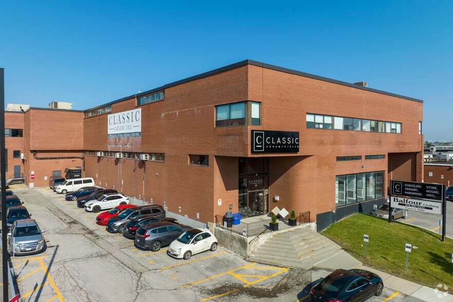 1020 Lawrence Ave W, Toronto, ON à louer - Photo du bâtiment - Image 3 de 10