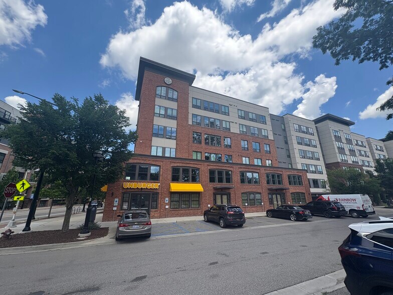 615 S Main St, Ann Arbor, MI à louer - Photo du bâtiment - Image 2 de 6