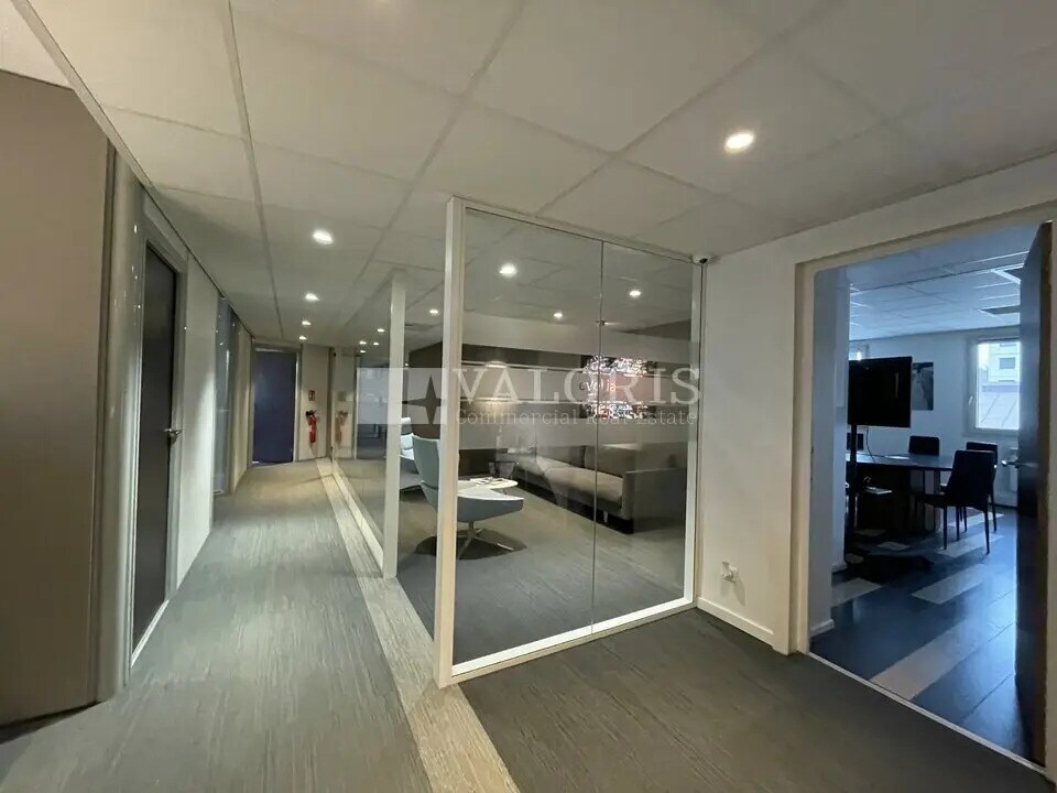 Office in Villeurbanne for lease Interior Photo- Image 1 of 6