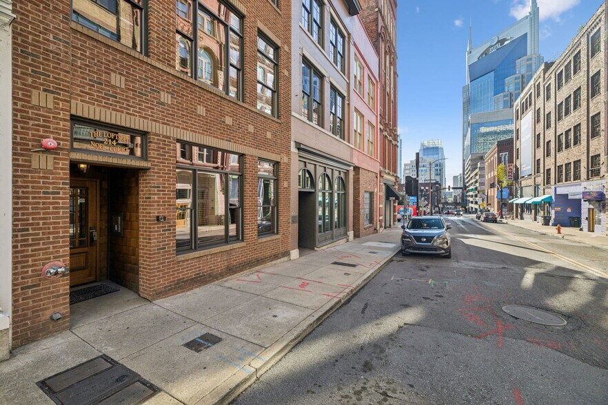 214 3rd Ave N, Nashville, TN à vendre - Photo du bâtiment - Image 3 de 4