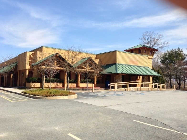 380 State Rd, Dartmouth, MA à louer - Photo du bâtiment - Image 2 de 9