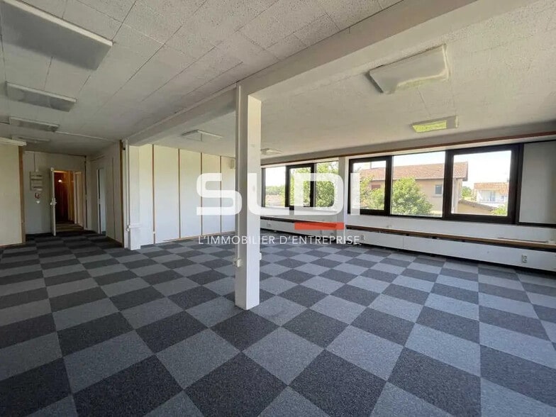 Office in Décines-Charpieu for lease - Interior Photo - Image 2 of 8