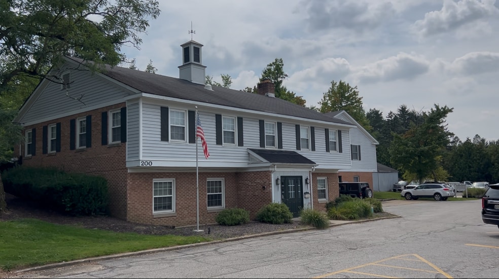 200 Industrial Pky, Chagrin Falls, OH à louer - Photo du bâtiment - Image 1 de 14