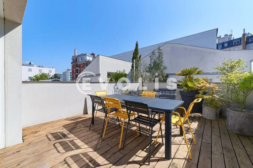 Office in Malakoff for lease - Building Photo - Image 1 of 12