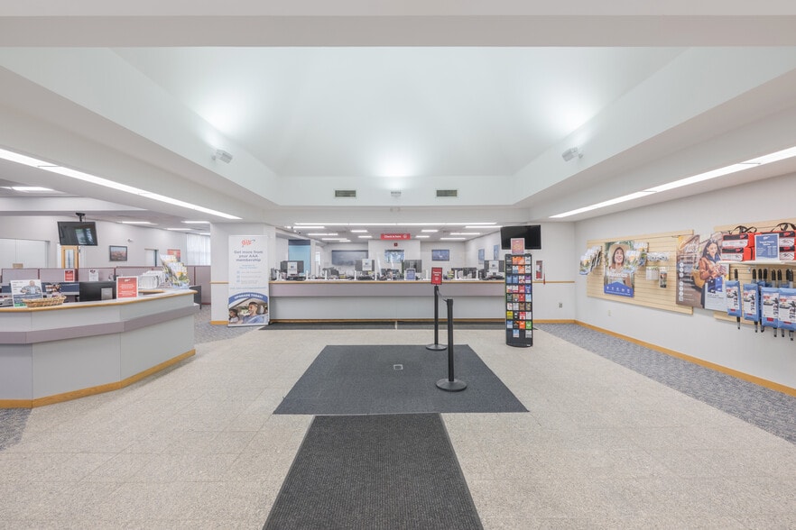 397-405 Washington Street, Attleboro, MA portfolio of 2 properties for sale on LoopNet.ca - Interior Photo - Image 2 of 17