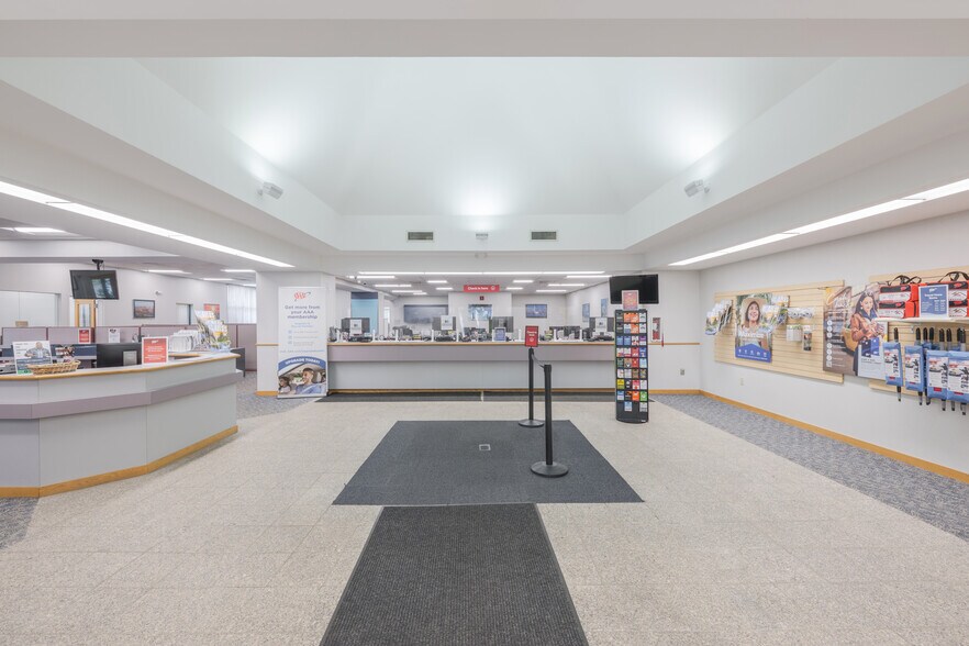 397-405 Washington Street, Attleboro, MA portefeuille de 2 propriétés à vendre sur LoopNet.ca - Photo intérieure - Image 2 de 17