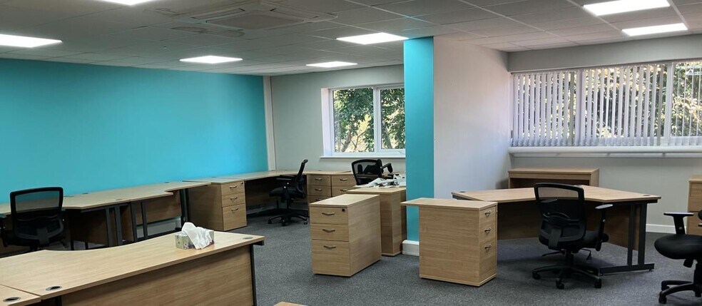 Amber Clos, Tamworth à vendre - Photo du bâtiment - Image 2 de 2