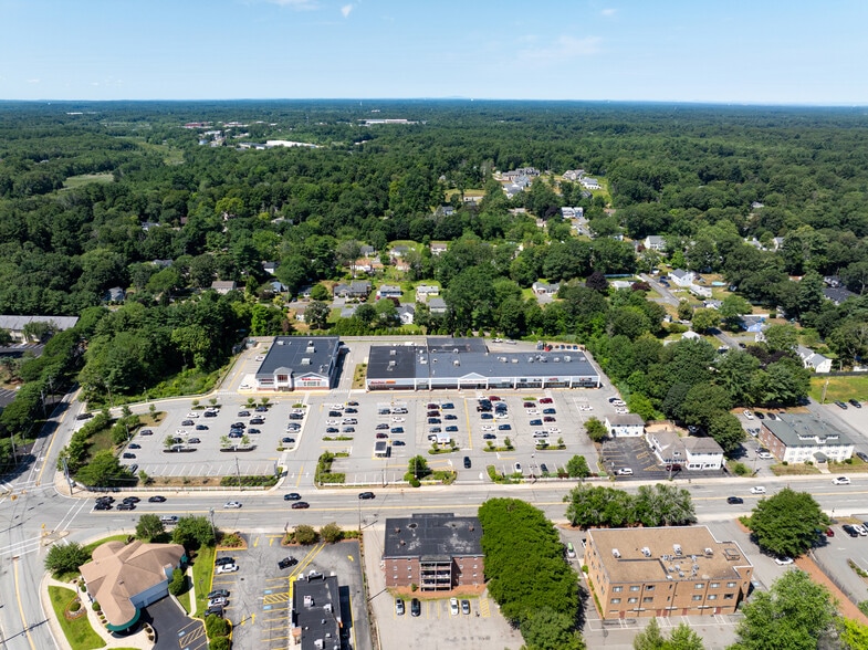 18-20 Main St, North Reading portfolio of 2 properties for sale on LoopNet.ca - Building Photo - Image 2 of 2