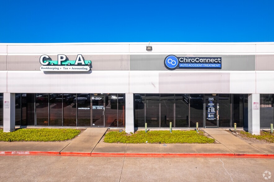 253-287 N Interstate 35E, DeSoto, TX à louer - Photo du bâtiment - Image 3 de 4