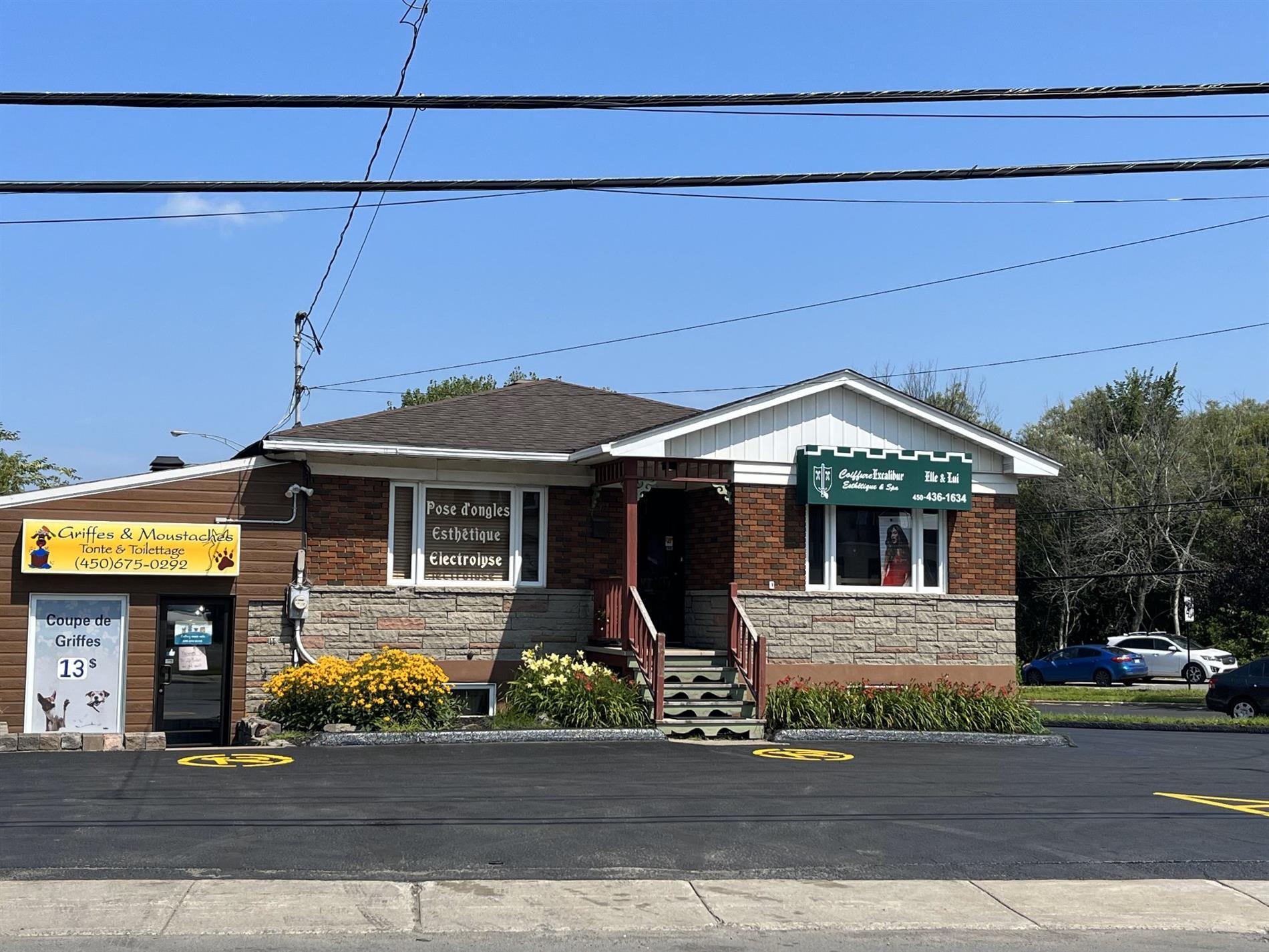 795-797 Boul Saint-Antoine, St-Jérôme, QC for sale Primary Photo- Image 1 of 3