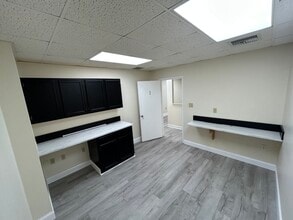 2701 Park Dr, Clearwater, FL à louer Photo intérieure- Image 2 de 9