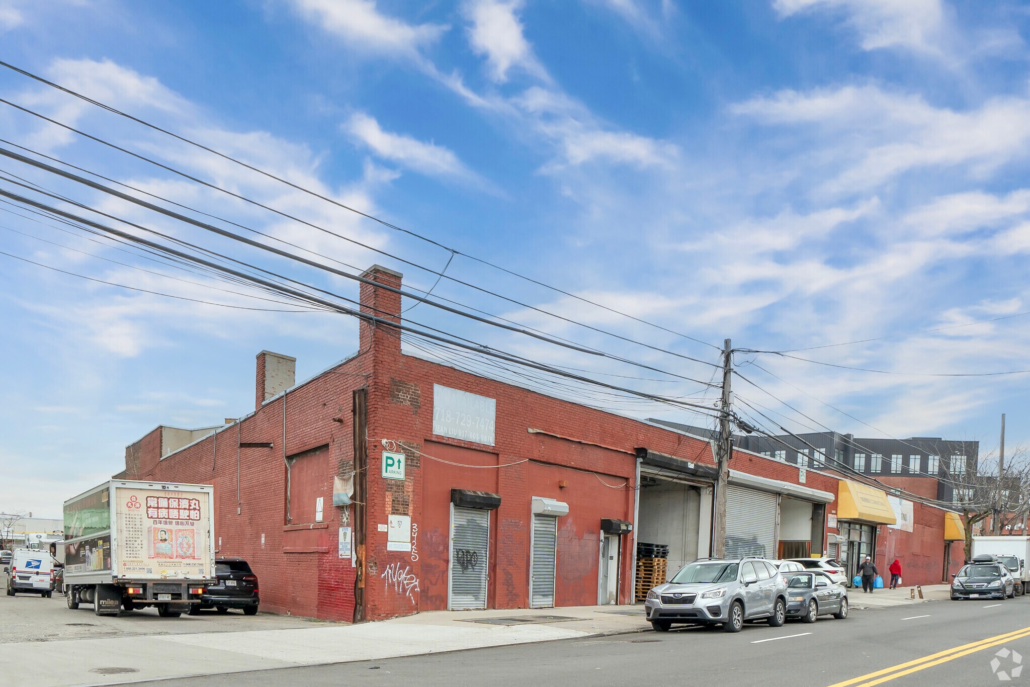49-29 Metropolitan Ave, Maspeth, NY à louer Photo du bâtiment- Image 1 de 7