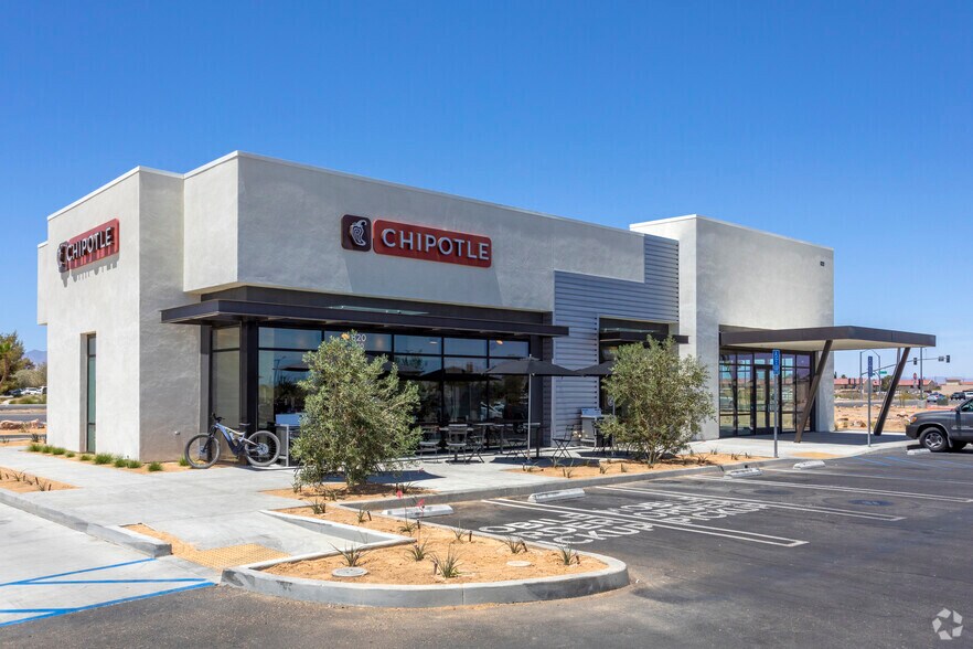 820 S China Lake Blvd, Ridgecrest, CA à vendre - Photo du bâtiment - Image 2 de 5